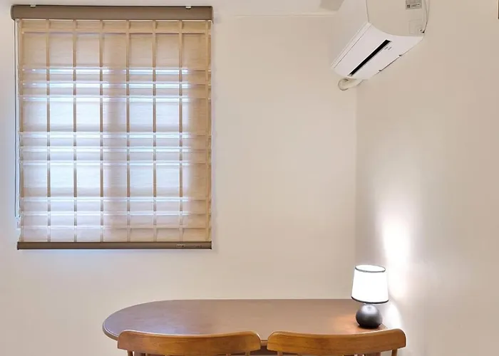 Shinchon Station 4min Walk, 2br Family Friendly Spacious Stylish *
