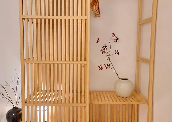 Apartment Shinchon Station 4min Walk, 2br Family Friendly Spacious Stylish *